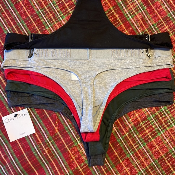 Brand New Calvin Klein Set of 5 Cotton Thongs Underwear Solid Christmas - Picture 14 of 16